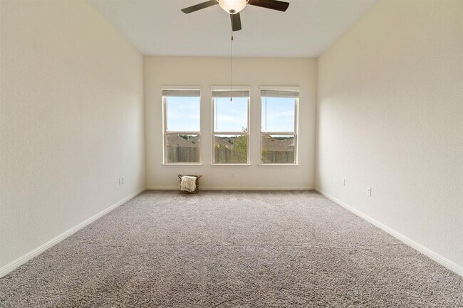 Building Photo - 607 Allende Bend