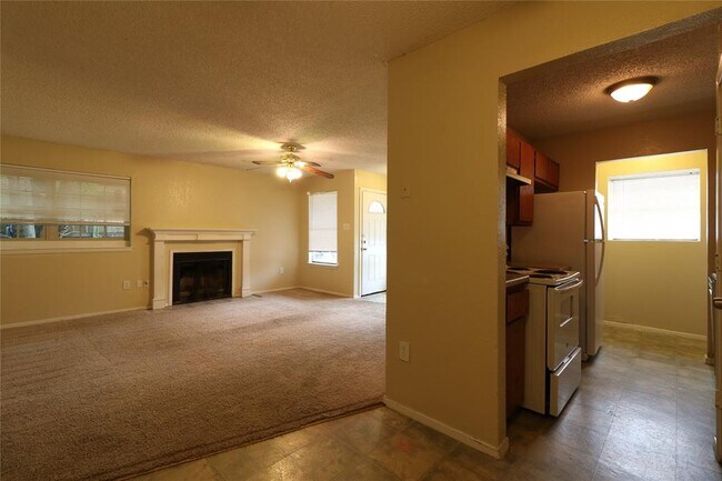 Building Photo - 1616 Windsong Ln