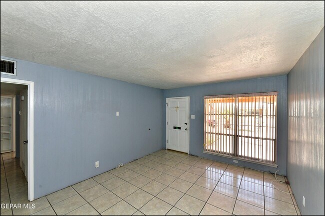 Building Photo - 5613 Creston Ave