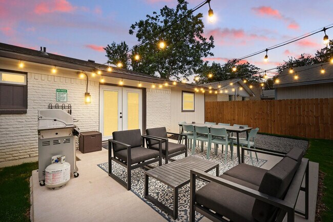 Building Photo - 3321 Ridgehaven St