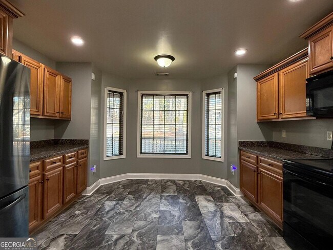 Building Photo - 4079 Essex Dr