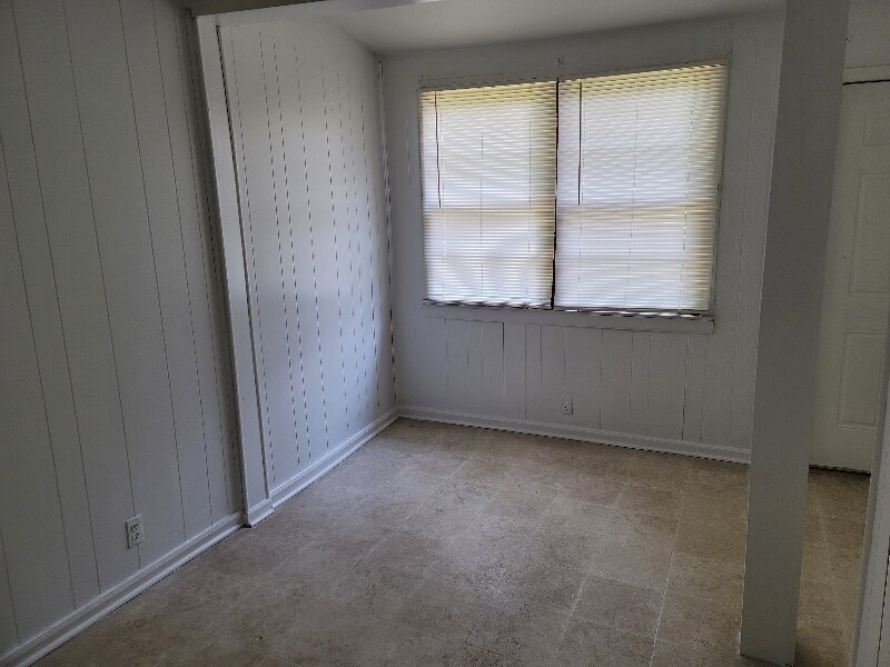 Building Photo - 448 W Railroad Ave