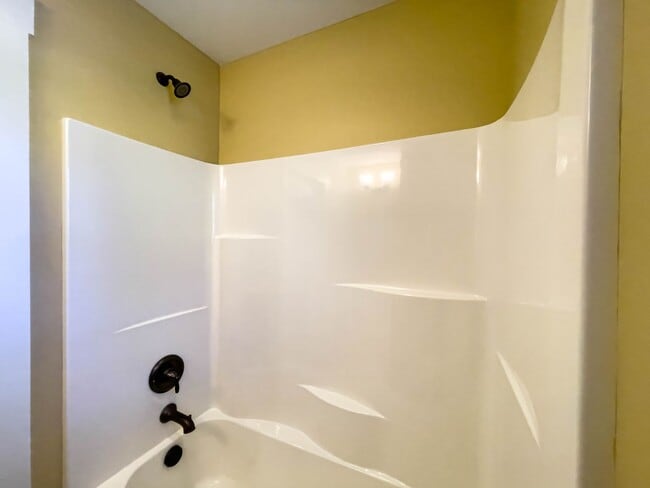 Building Photo - Charming Three-Bedroom Cottage in Oakley