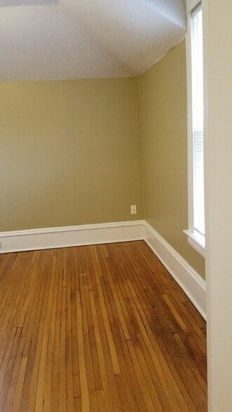 Building Photo - 1015 17th Ave N