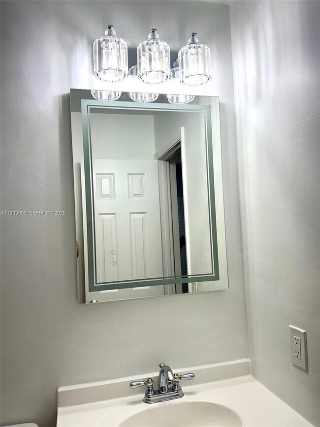 Building Photo - 1460 W 41st St