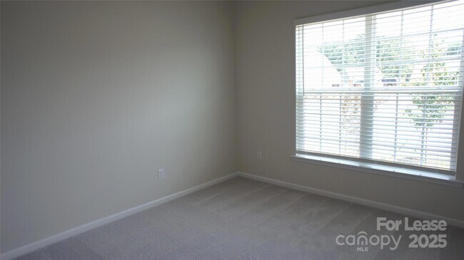 Building Photo - 106 White Apple Wy
