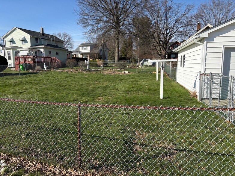 Building Photo - 211 27th St SE