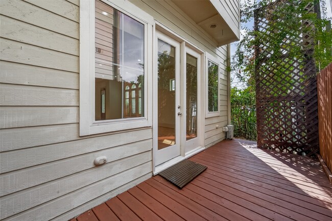 Building Photo - 931 W 23rd St