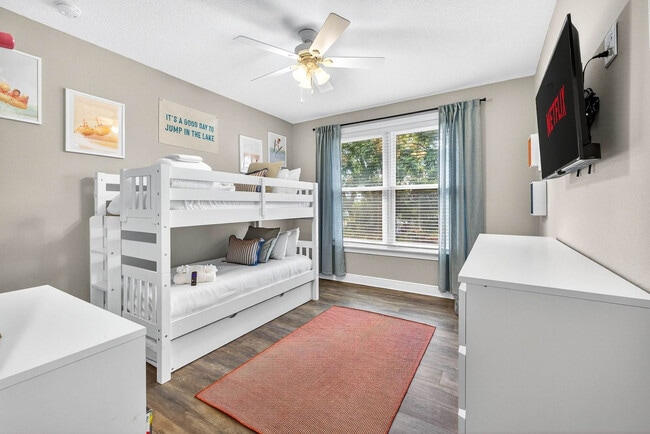 Building Photo - 1826 Beachway Ln