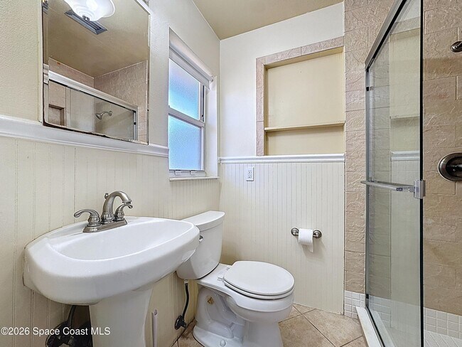 Building Photo - 1315 Lester Ct