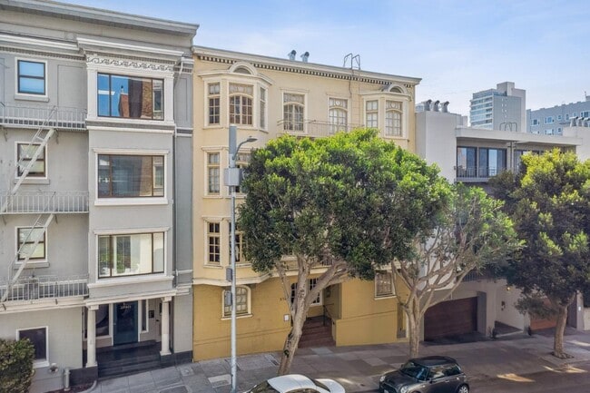 Primary Photo - 2124 Hyde St