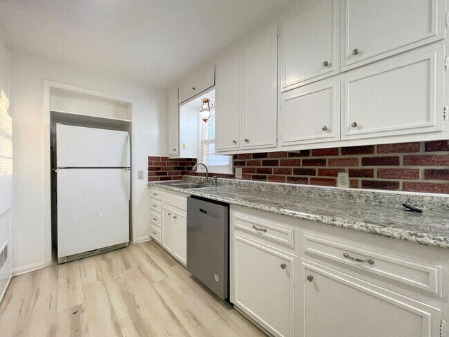 Building Photo - 3 bedroom home
