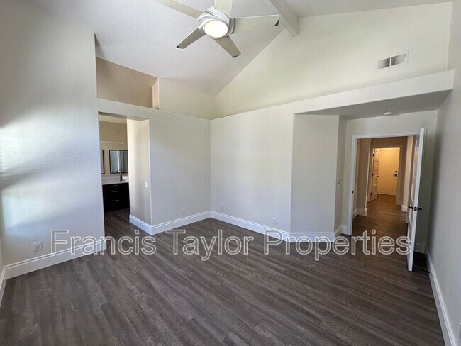 Building Photo - 4982 Wildwood Dr