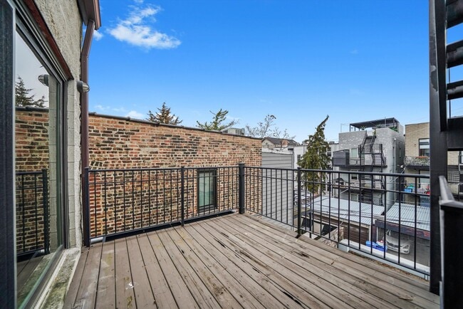 Building Photo - 2430 W Iowa St