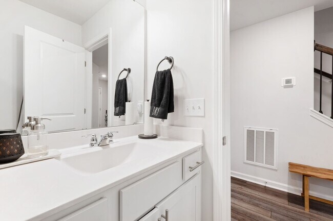Building Photo - Modern 3-Bedroom Townhome in Magnolia Trace!