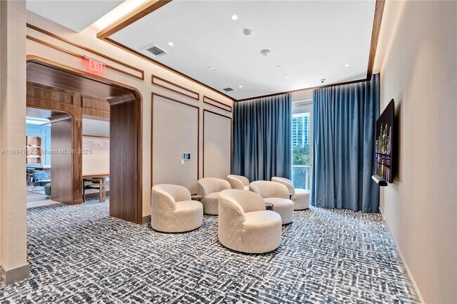 Building Photo - 2655 S Bayshore Dr