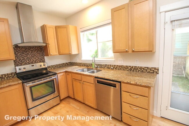 Building Photo - 15720 NE 95th Way