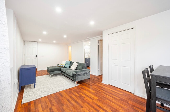 Open concept living and dining - 11 Oakview Ln