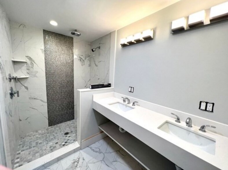 Building Photo - 171 Forest St