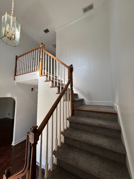 Building Photo - 2068 Lakewood Cir SW