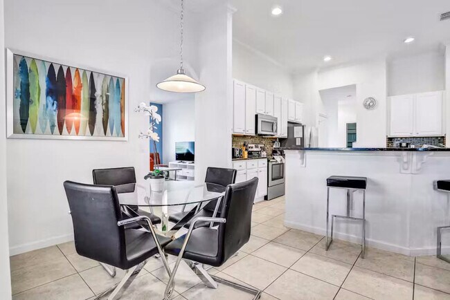 Building Photo - 4140 Oak Tree Dr