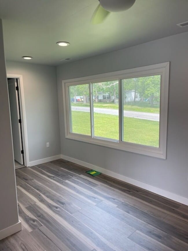 Building Photo - 4 Bedroom Home on 4 Acres, Crown Point Schools!