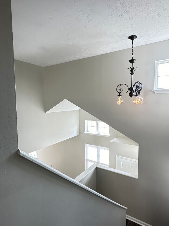 Building Photo - Beautiful 3 BR, 2.5 Bath House in Georgetown! Open Layout, Fenced Backyard, Attached Garage