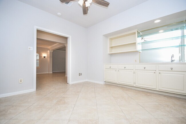 Building Photo - 4402 Jamaica Dr