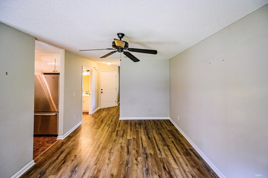 Building Photo - 113 Cove Ln