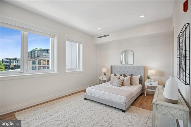 Building Photo - 923 V St NW