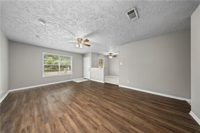 Building Photo - 1419 Hillside Dr