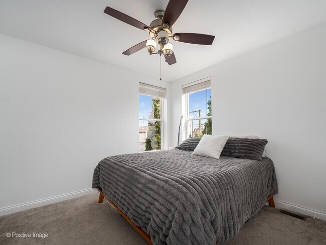 Building Photo - 3502 W Diversey Ave