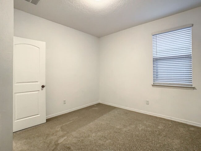 Building Photo - 5 Bedroom at Windstone at Heart of Winderm...