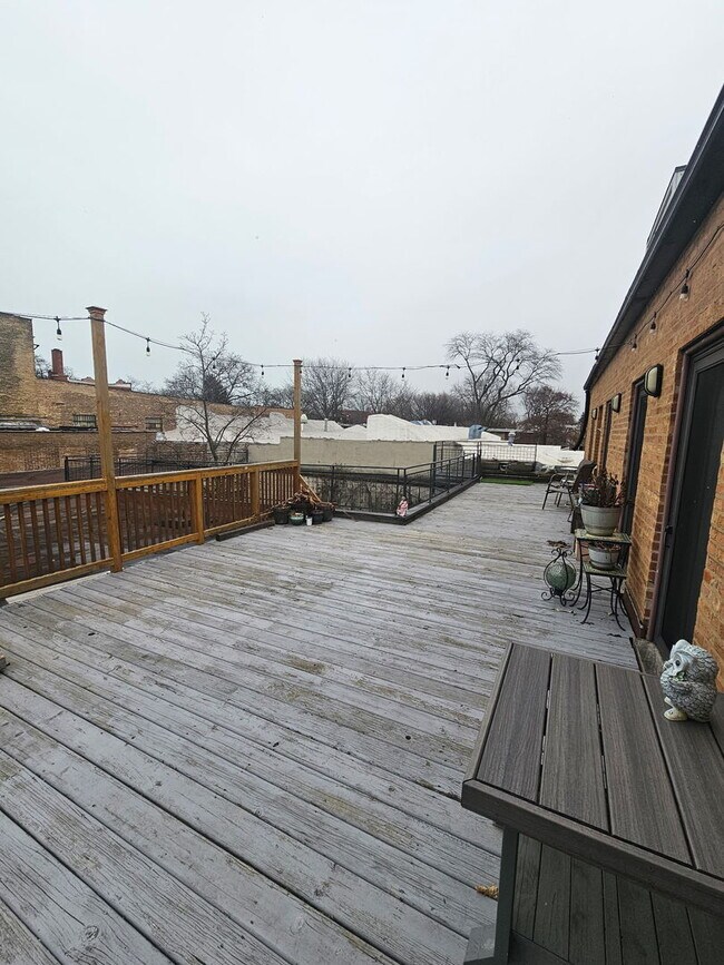 Building Photo - 537 Custer Ave