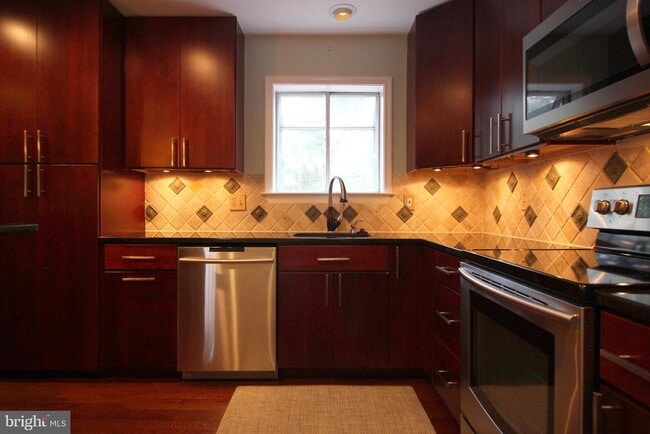 Building Photo - 8027 Merry Oaks Ct