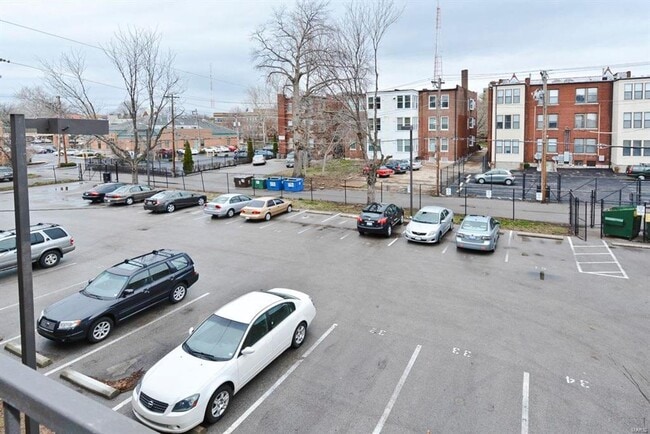 Building Photo - 5621 Pershing Ave