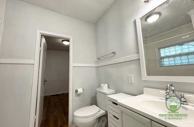 Building Photo - 109 Buist Ave