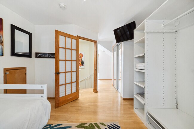 Building Photo - 40 Ella St