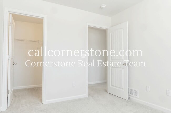 Building Photo - 1092 Petra Hts