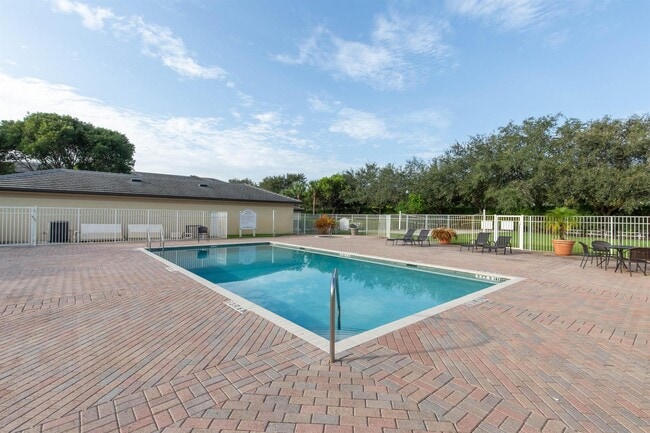 Building Photo - 2040 Greenview Shores Blvd