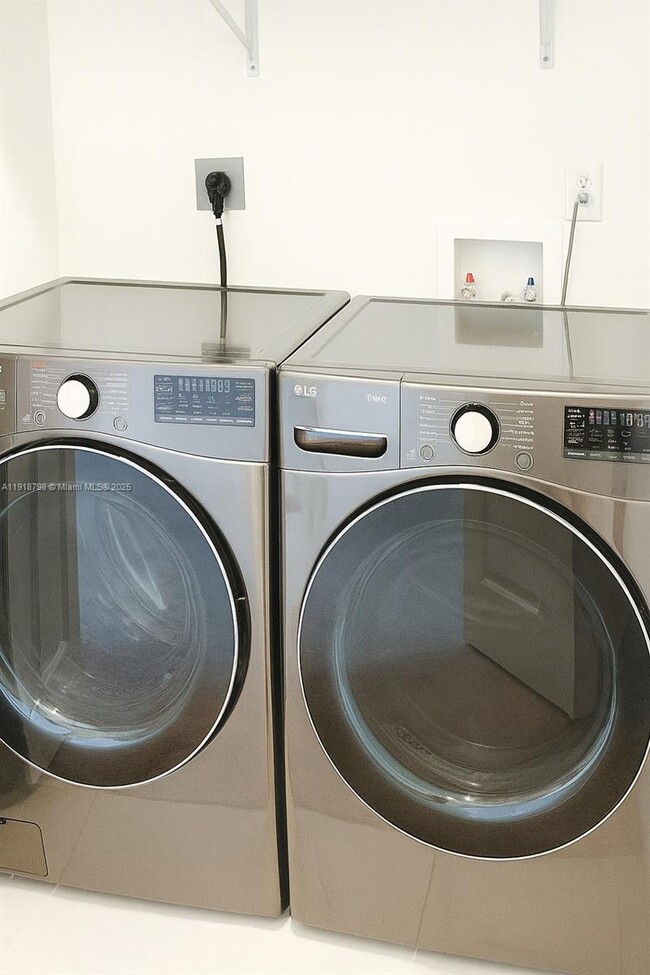 Building Photo - 25564 SW 108th Ave