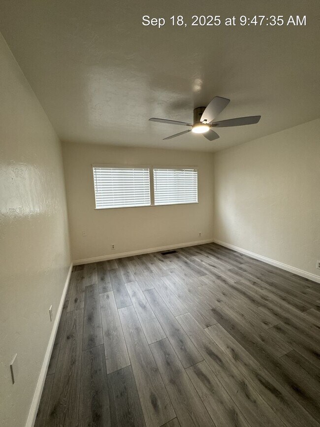 Building Photo - 4076
