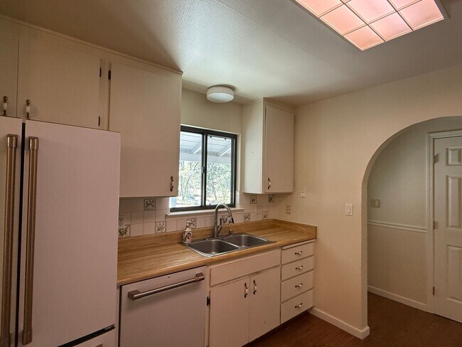 Building Photo - 4161 Helen Ln