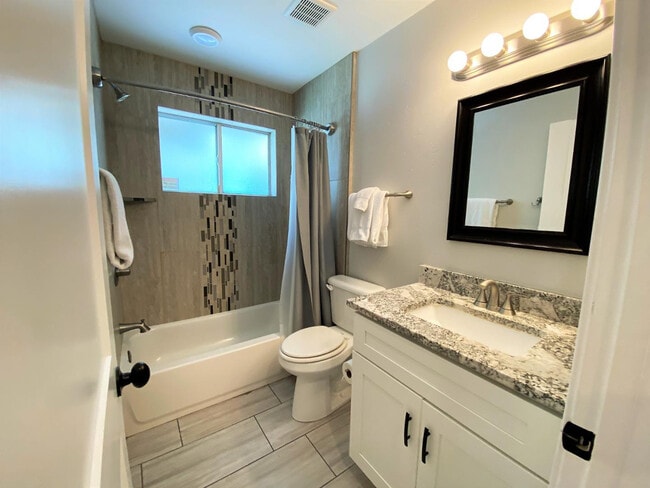 Building Photo - 33 N Hobson