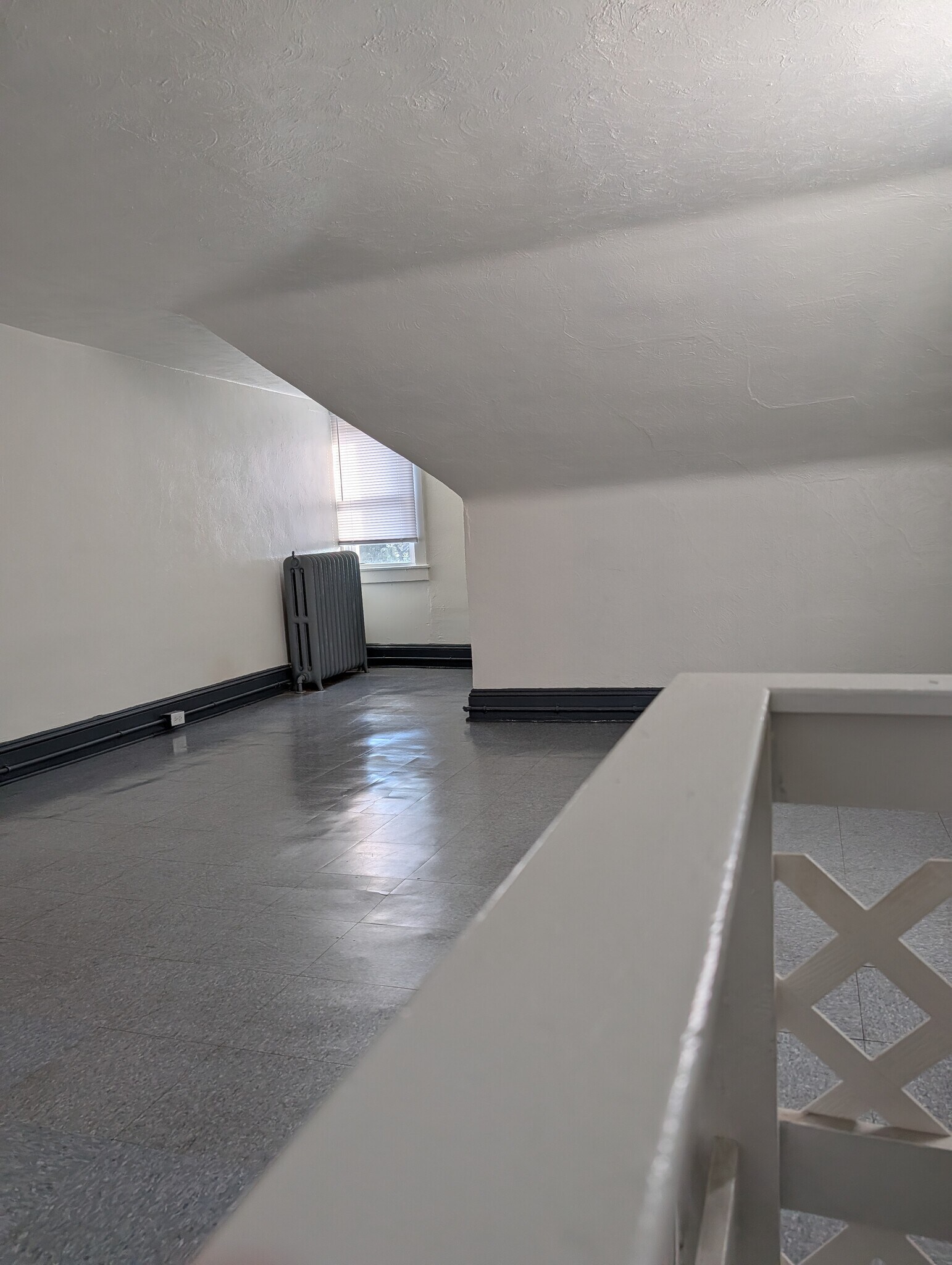 Building Photo - 319 W 11th St