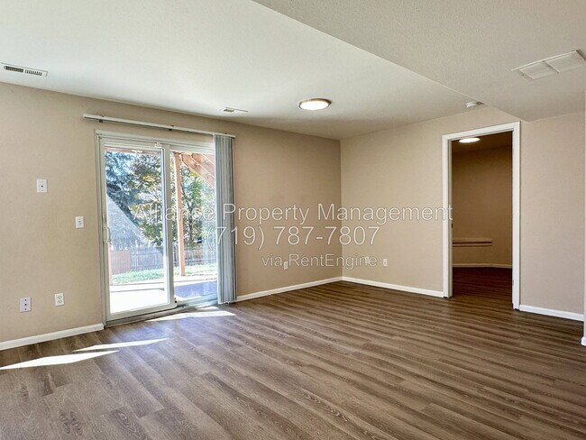 Building Photo - 965 Piros Dr