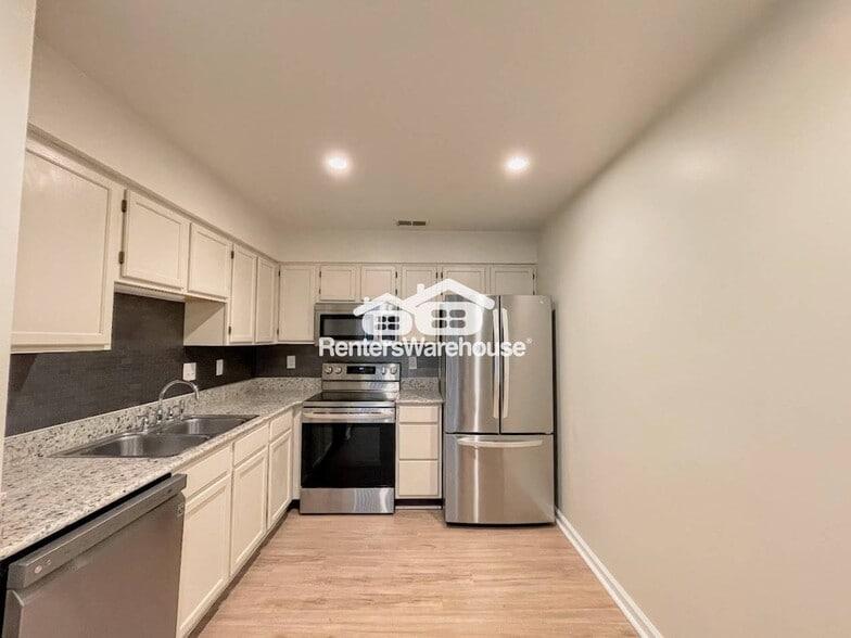 Building Photo - 1305 Quail C