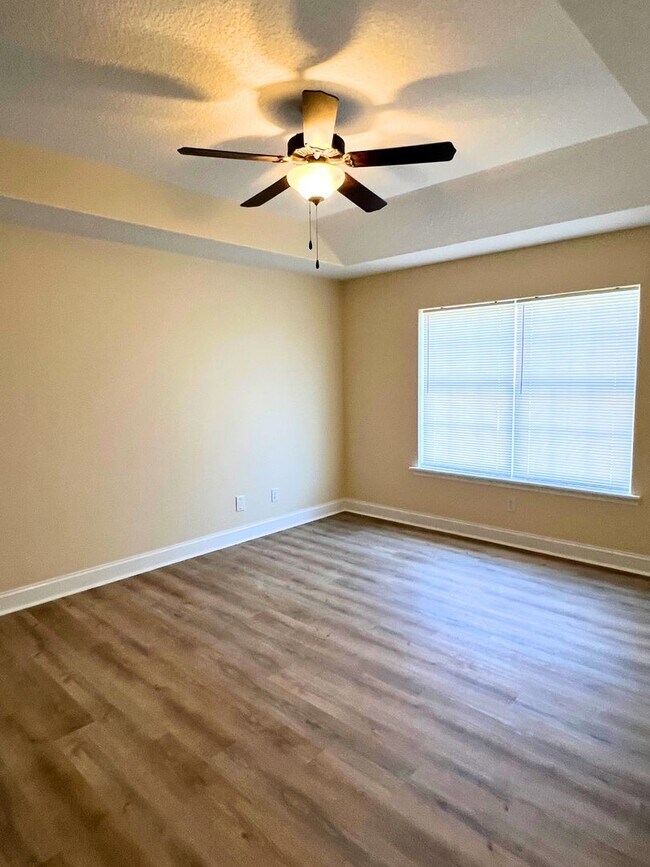 Building Photo - Updated 3/2 close to I95