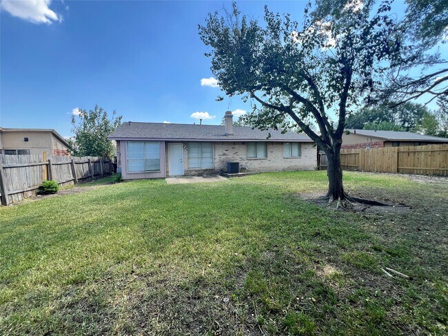 Building Photo - 15826 Willmore Ln