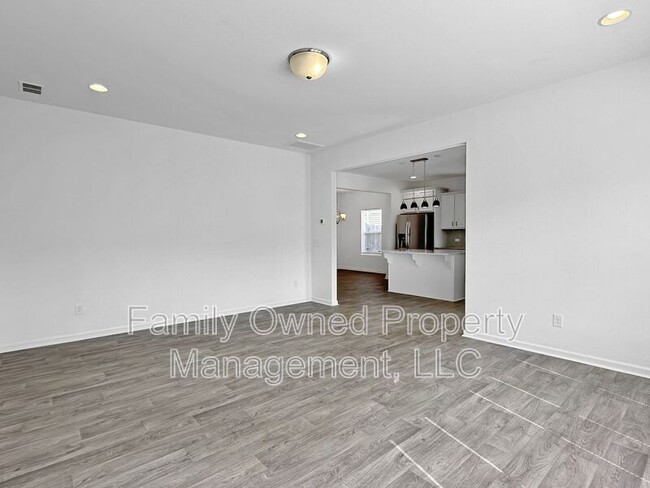 Building Photo - 105 Whimbrel Dr